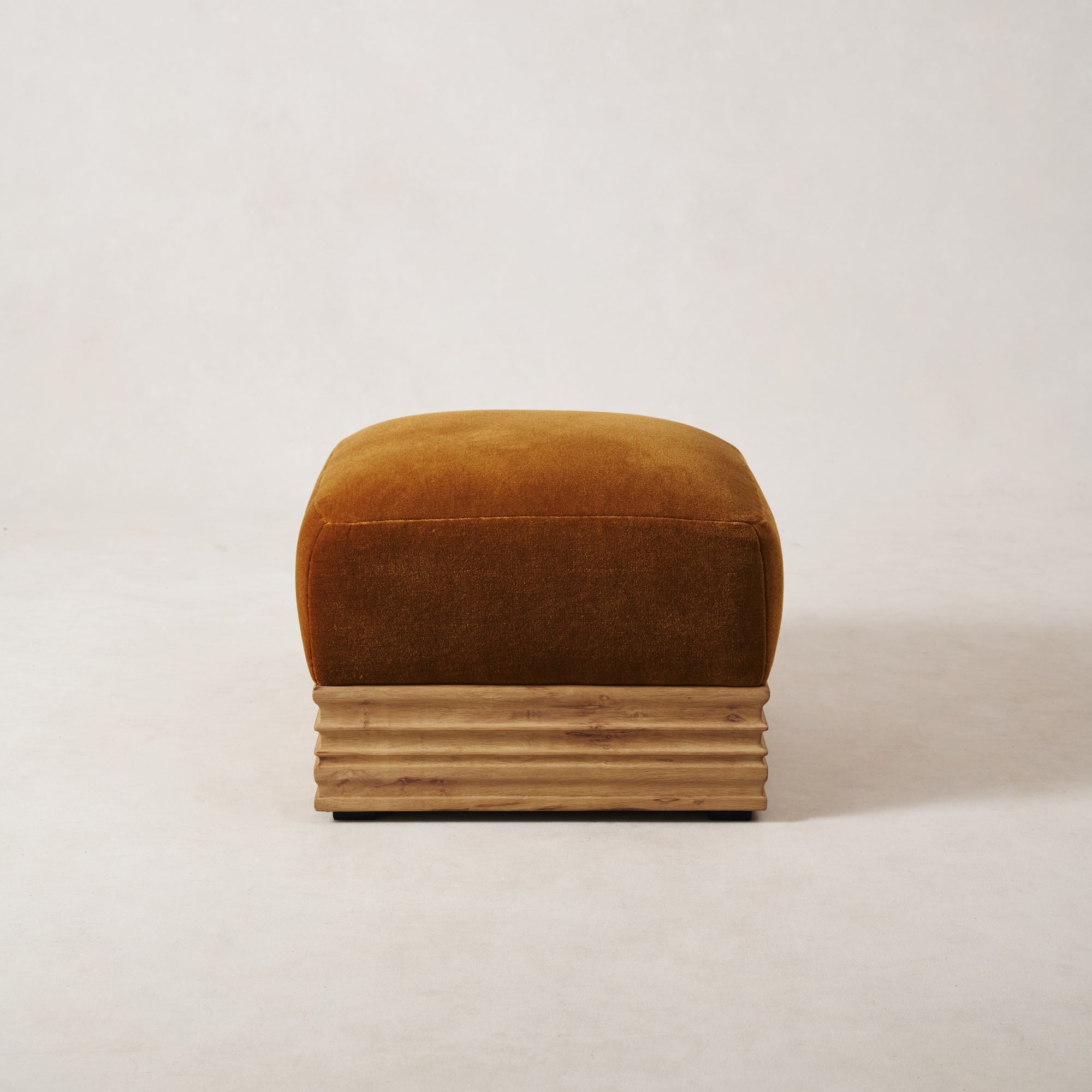 Architektonischer Woll-Mohair-Pouf