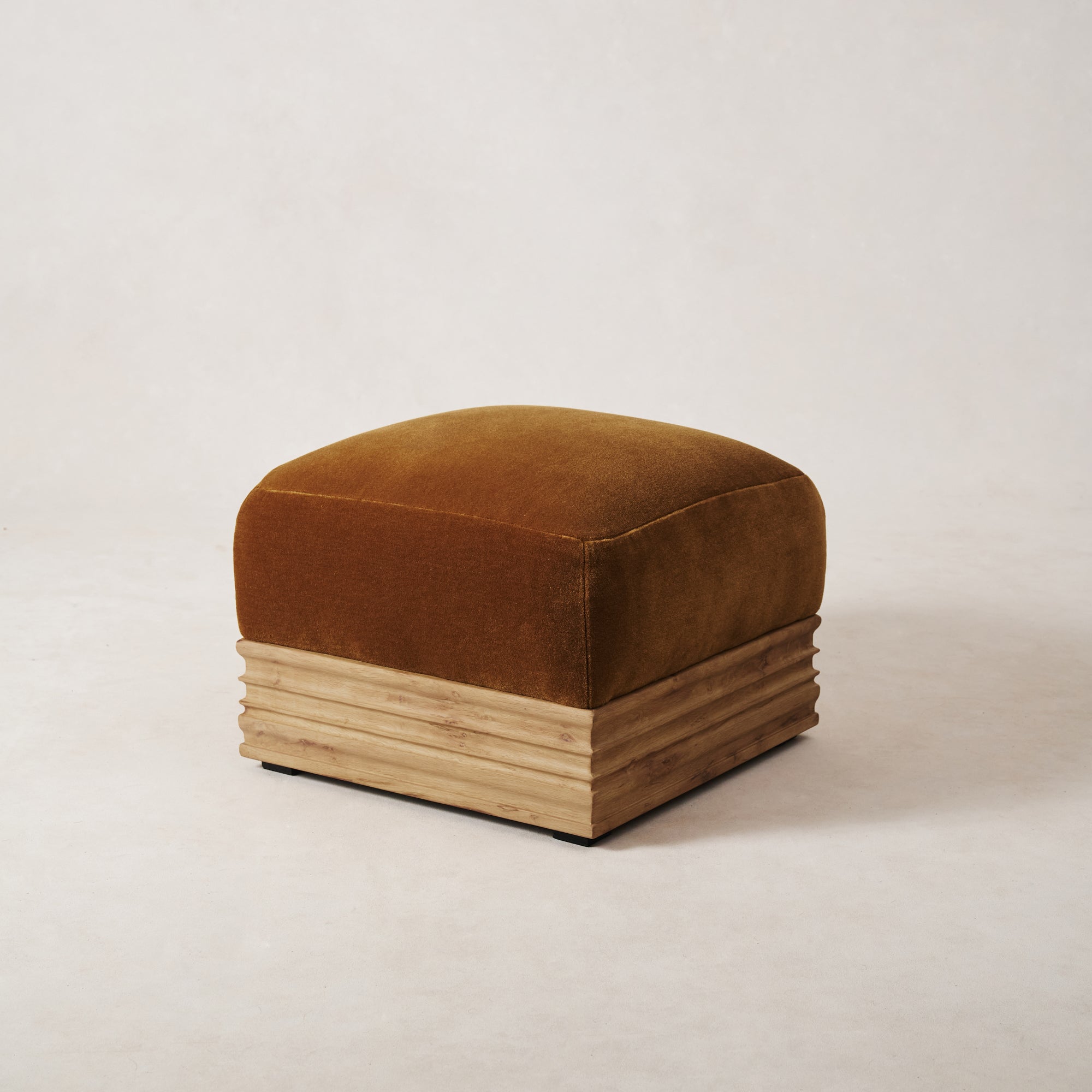 Architektonischer Woll-Mohair-Pouf