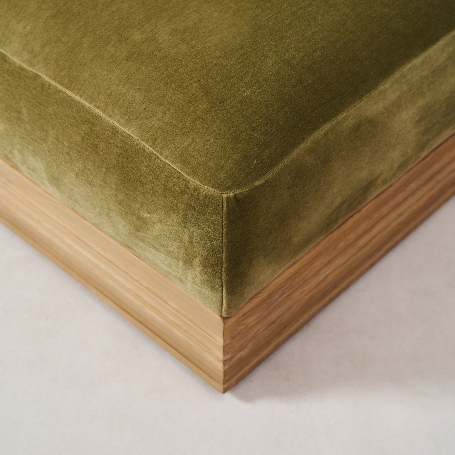 Architektonischer Woll-Mohair-Ottomane