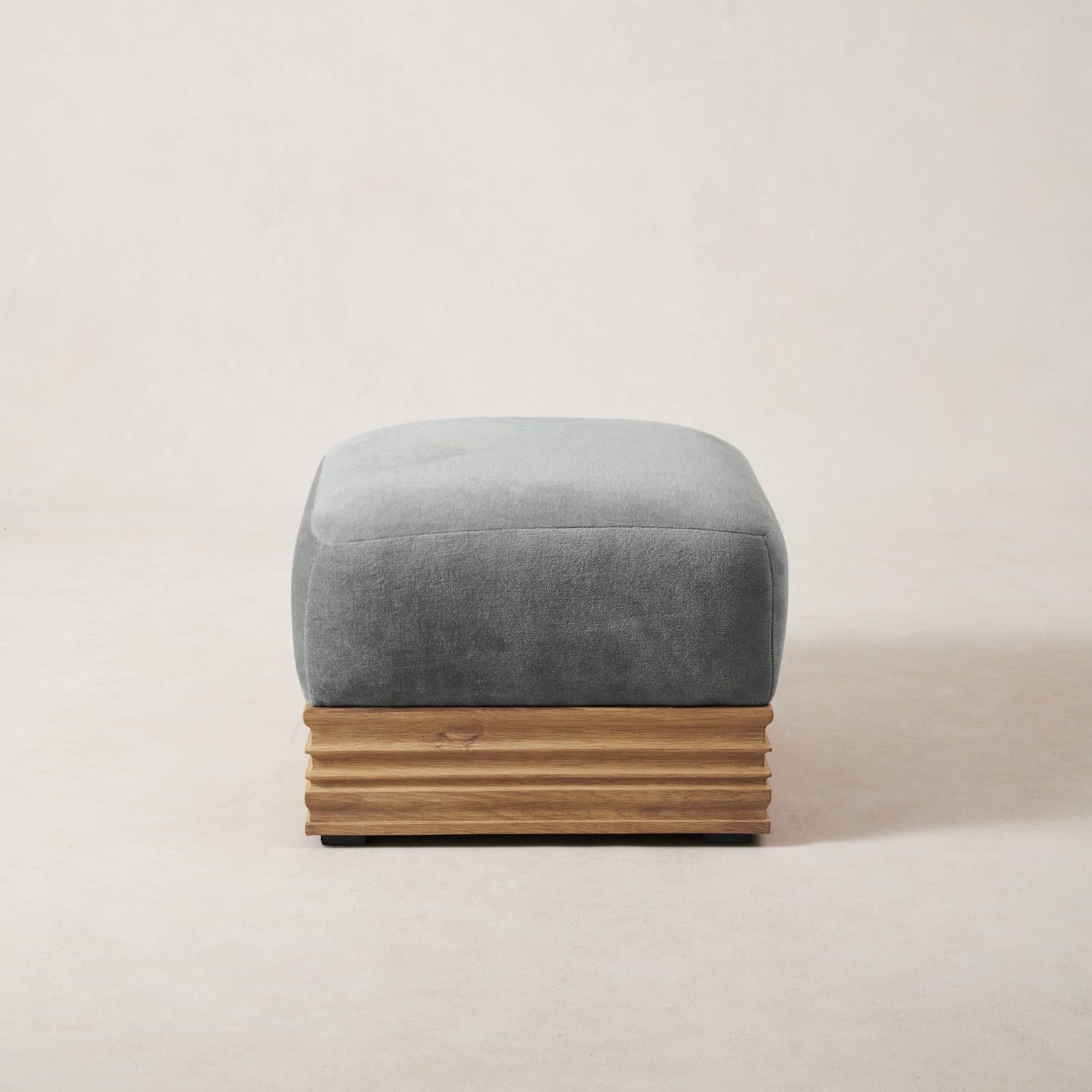 Architektonischer Woll-Mohair-Pouf