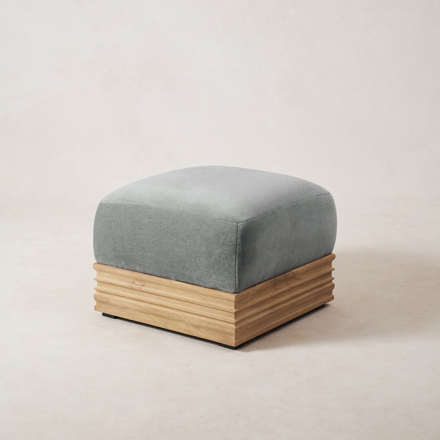 Architektonischer Woll-Mohair-Pouf