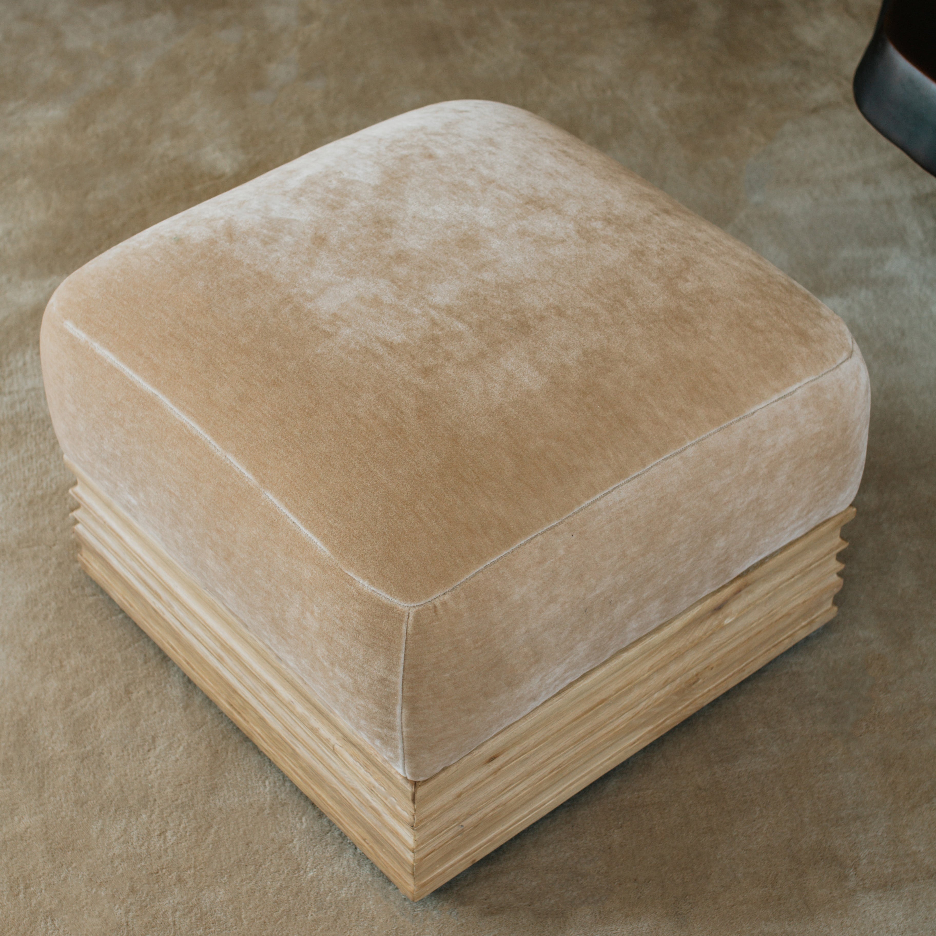 Architektonischer Woll-Mohair-Pouf