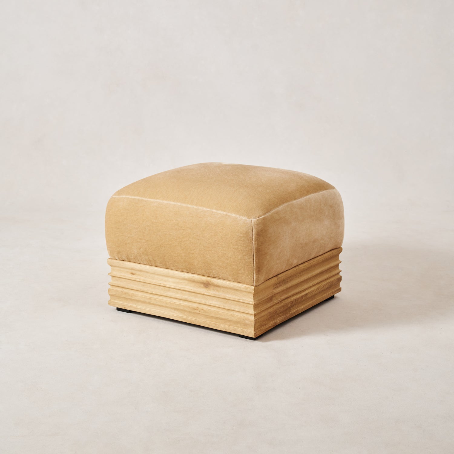 Architektonischer Woll-Mohair-Pouf