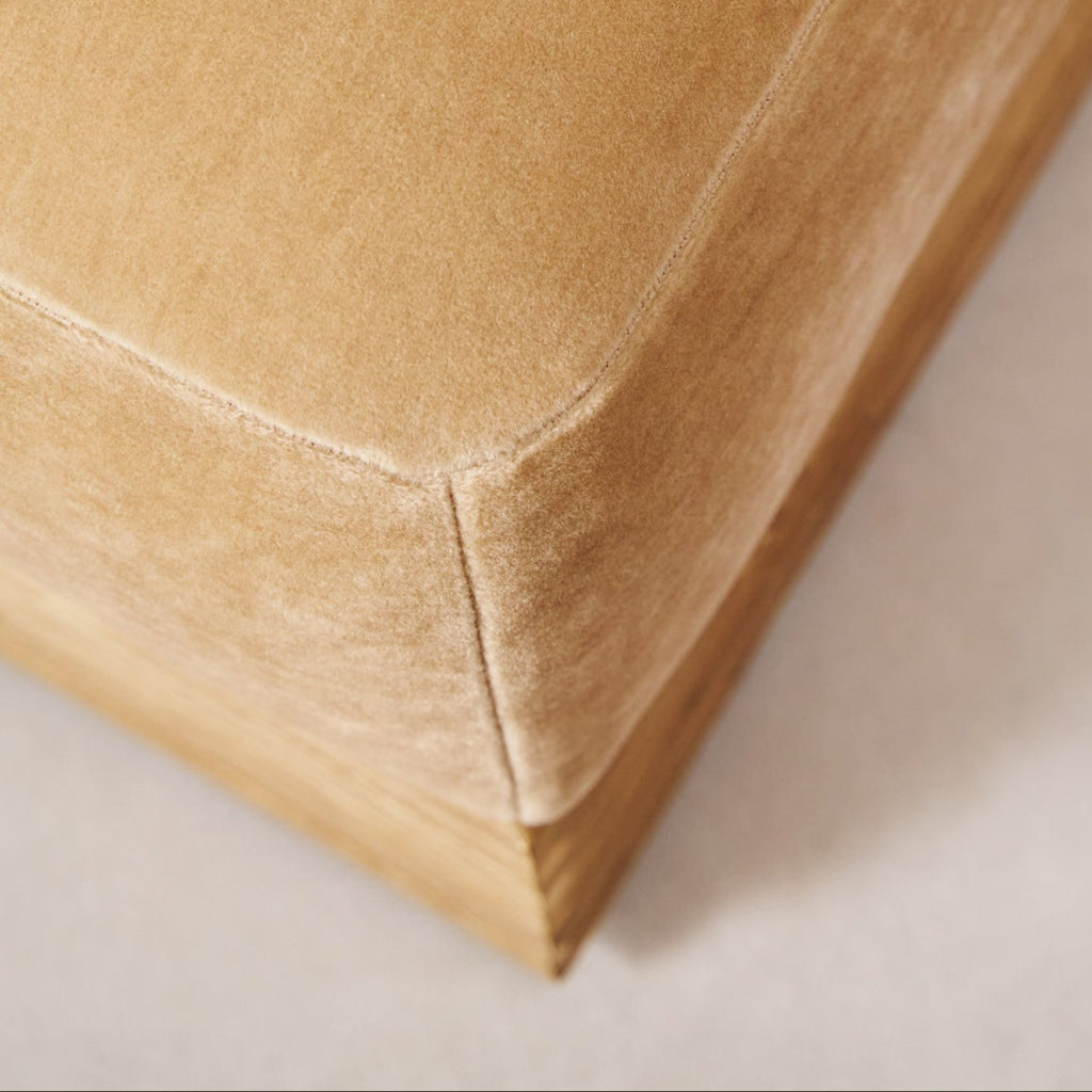 Architektonischer Woll-Mohair-Pouf