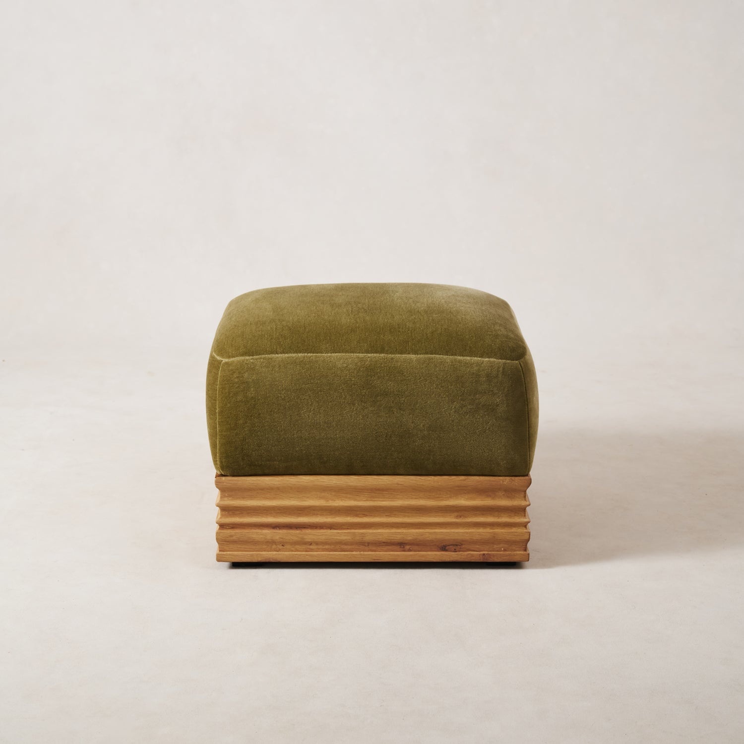 Architektonischer Woll-Mohair-Pouf