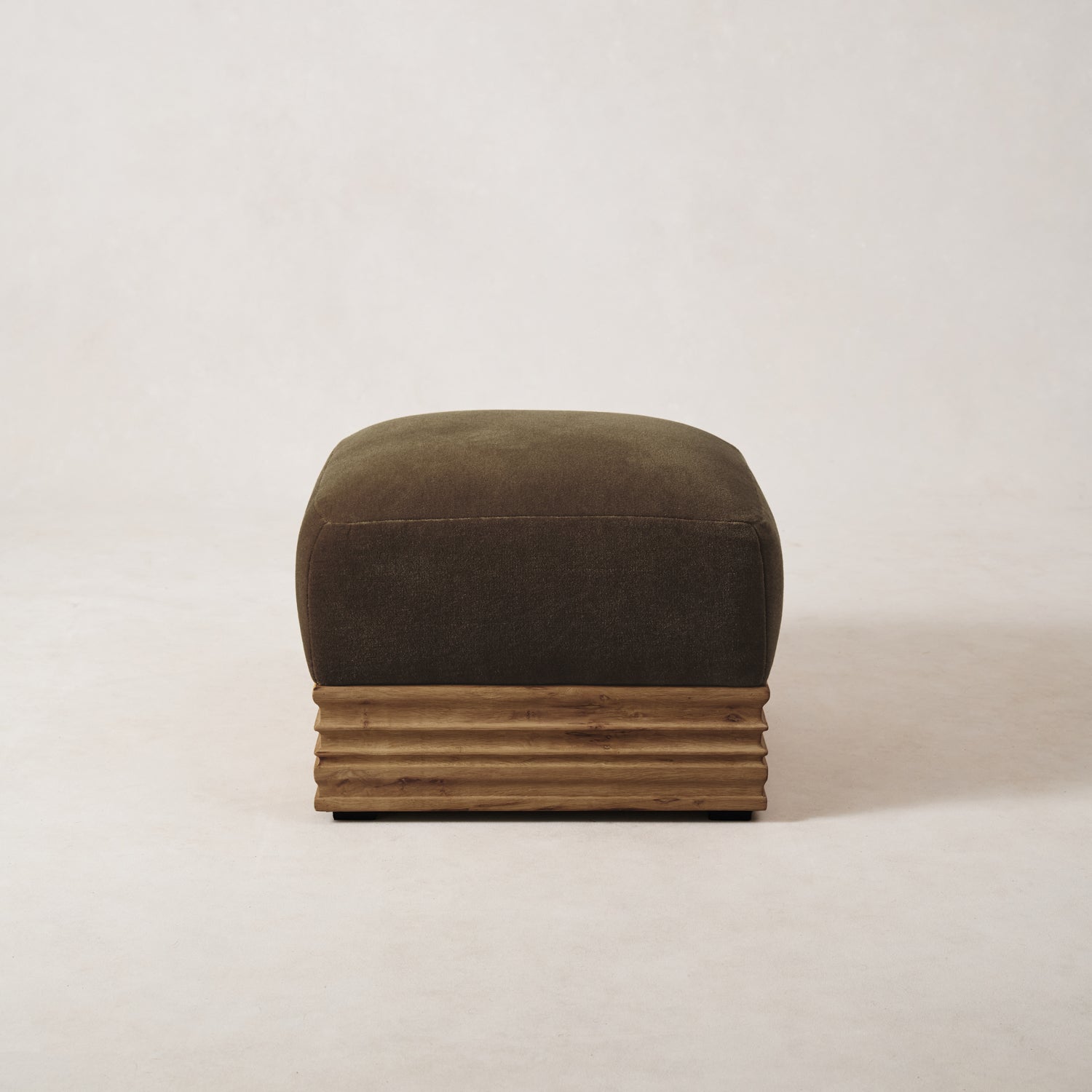 Architektonischer Woll-Mohair-Pouf