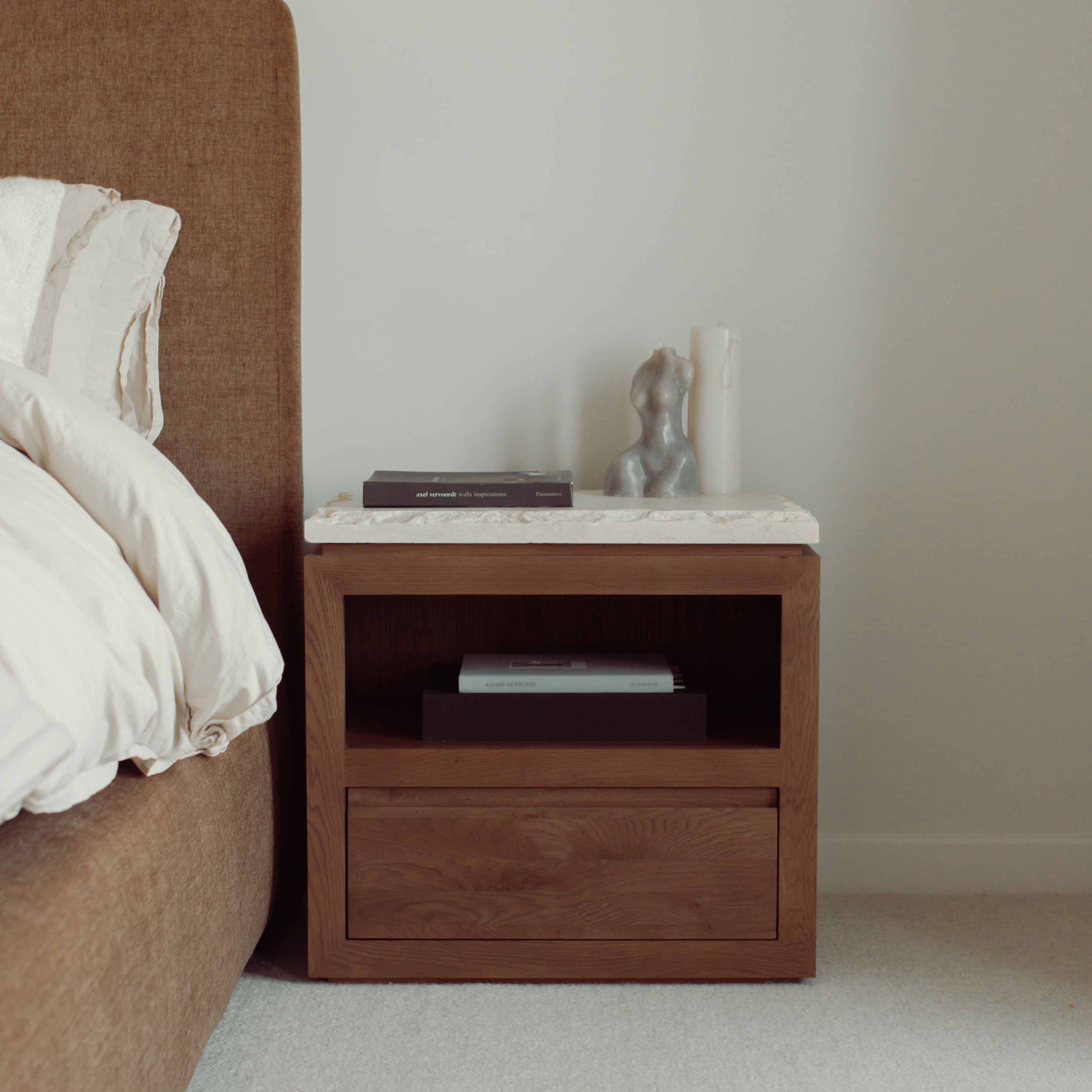 Nachttisch mit Marmorplatte und Schublade mit Soft-Close-Funktion – Mokka