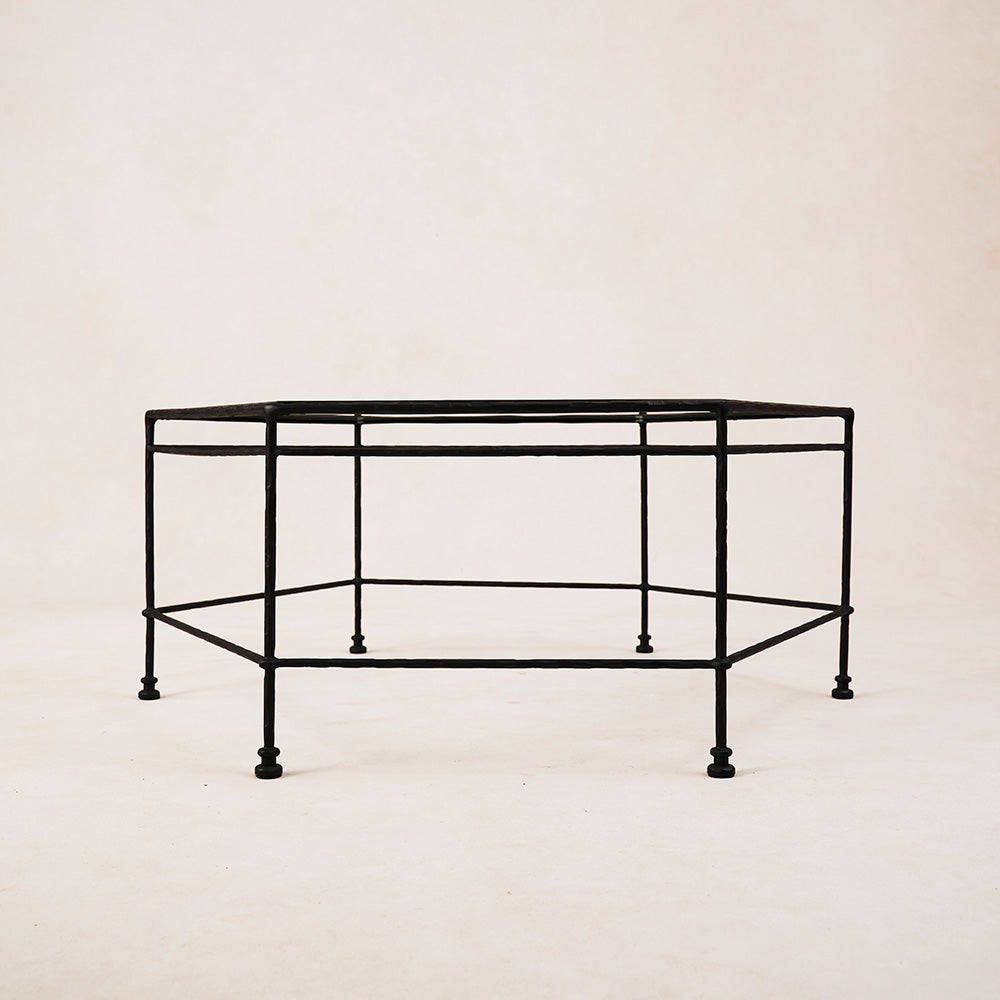 Outdoor-Couchtisch aus Glas (sechseckig) – schwarzer Rahmen