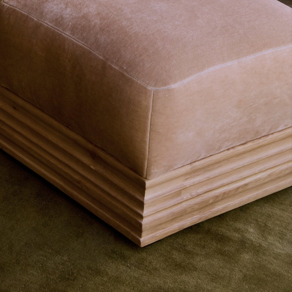 Architektonischer Woll-Mohair-Ottomane