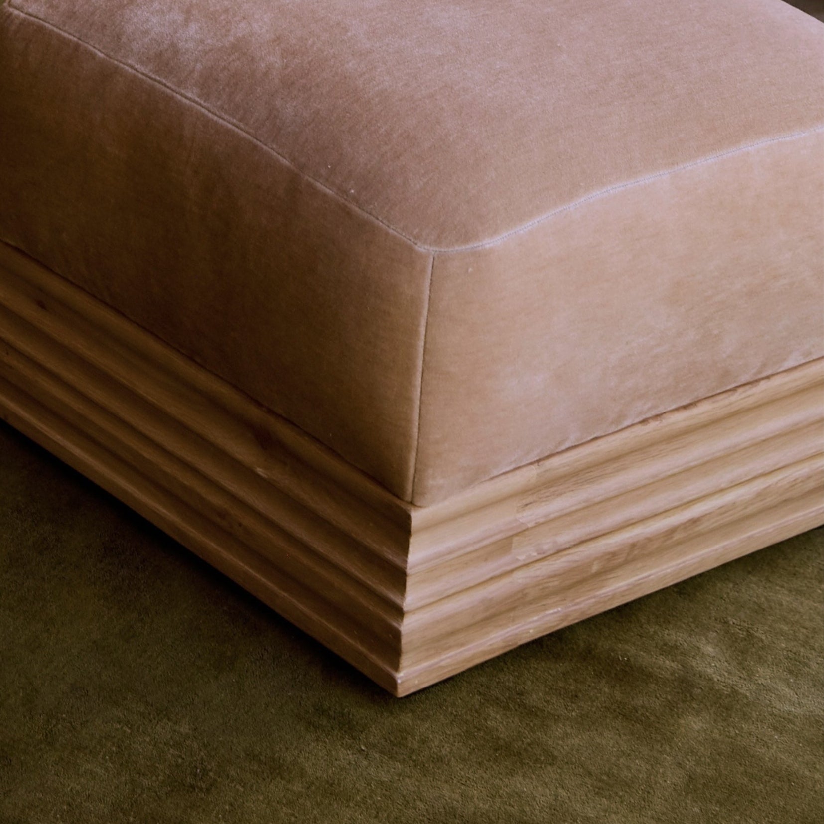 Architektonischer Woll-Mohair-Ottomane