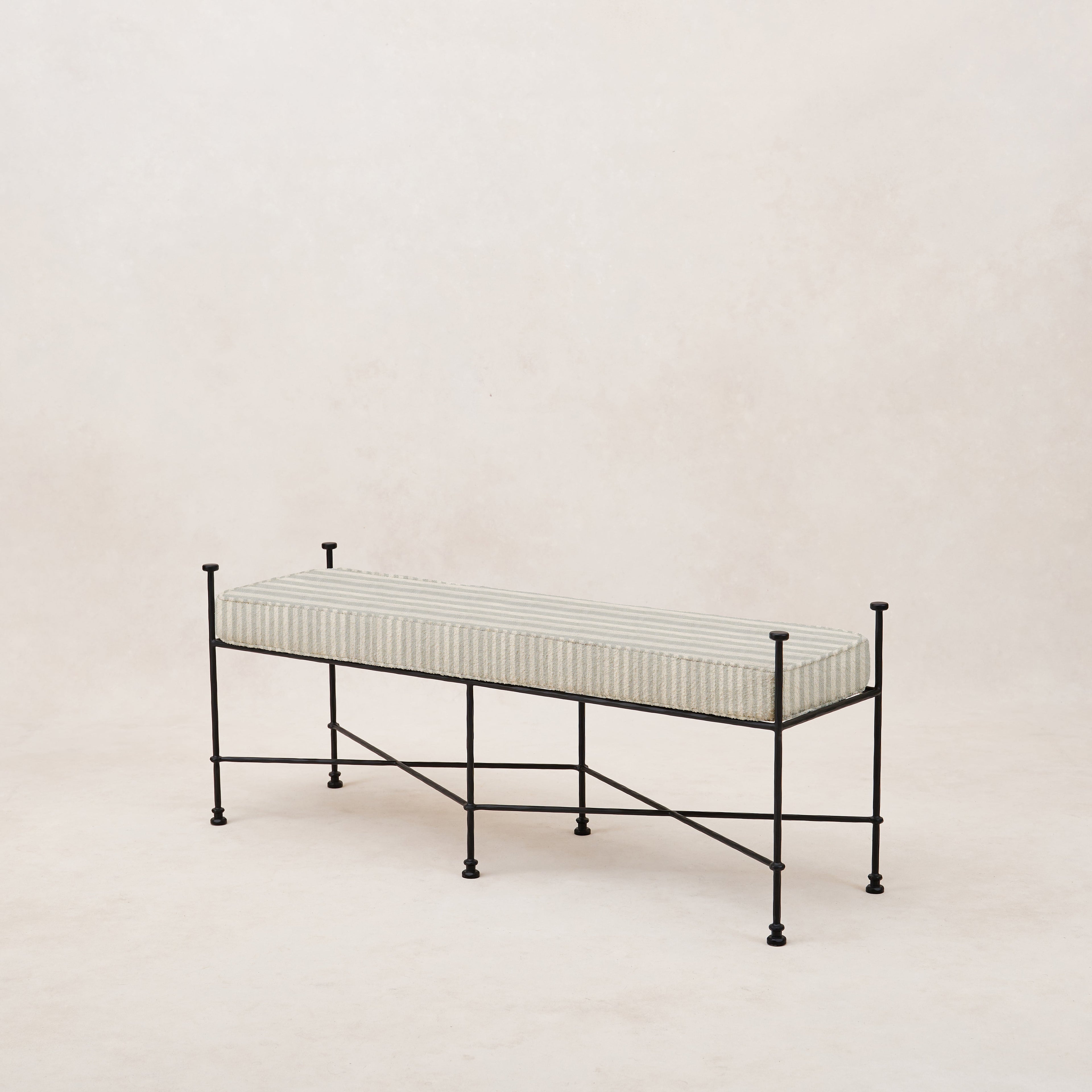 Gartenbank 122 cm – schwarzer Rahmen