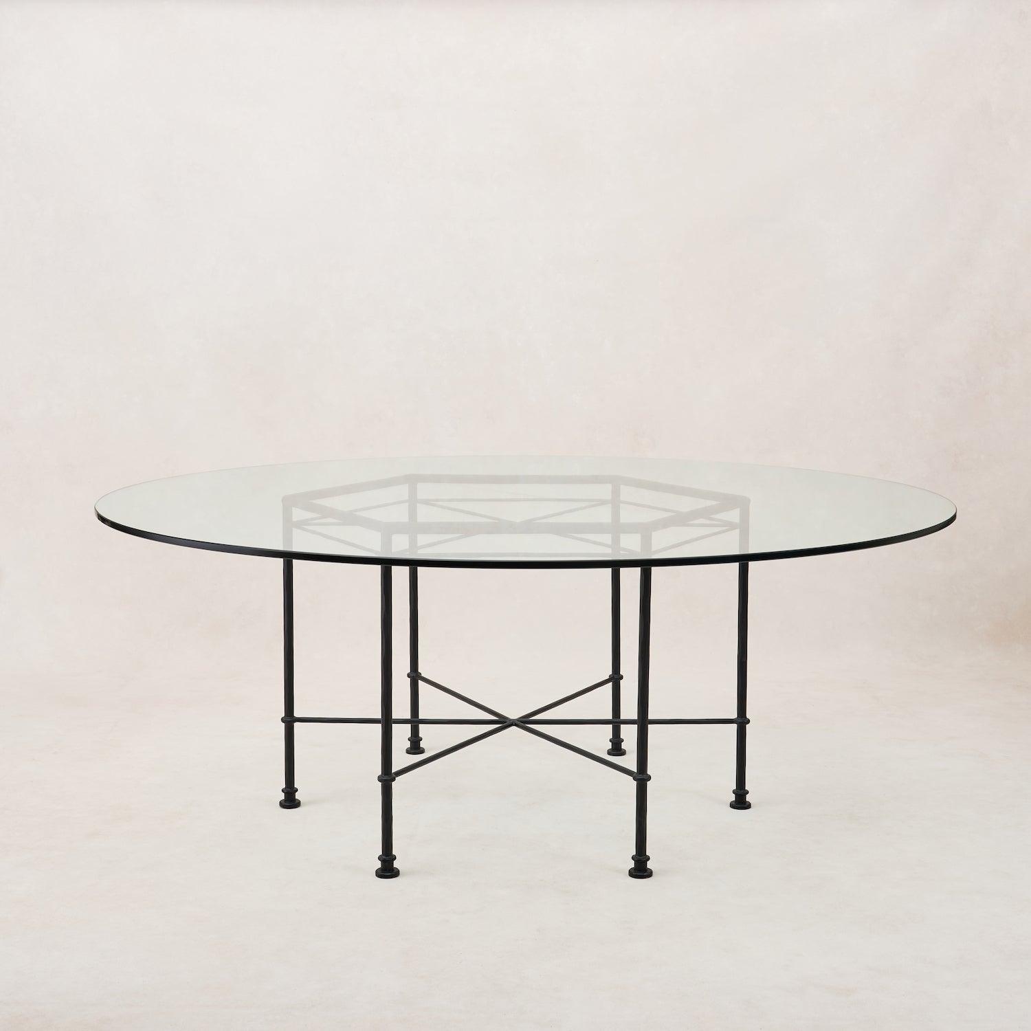 Outdoor-Esstisch aus Glas - schwarzes Gestell
