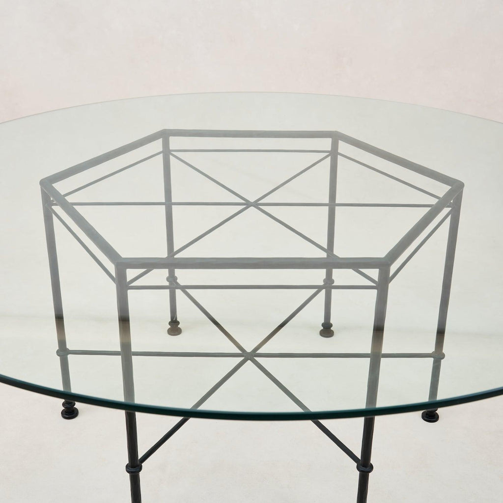 Outdoor-Esstisch aus Glas - schwarzes Gestell