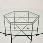 Outdoor-Esstisch aus Glas - schwarzes Gestell