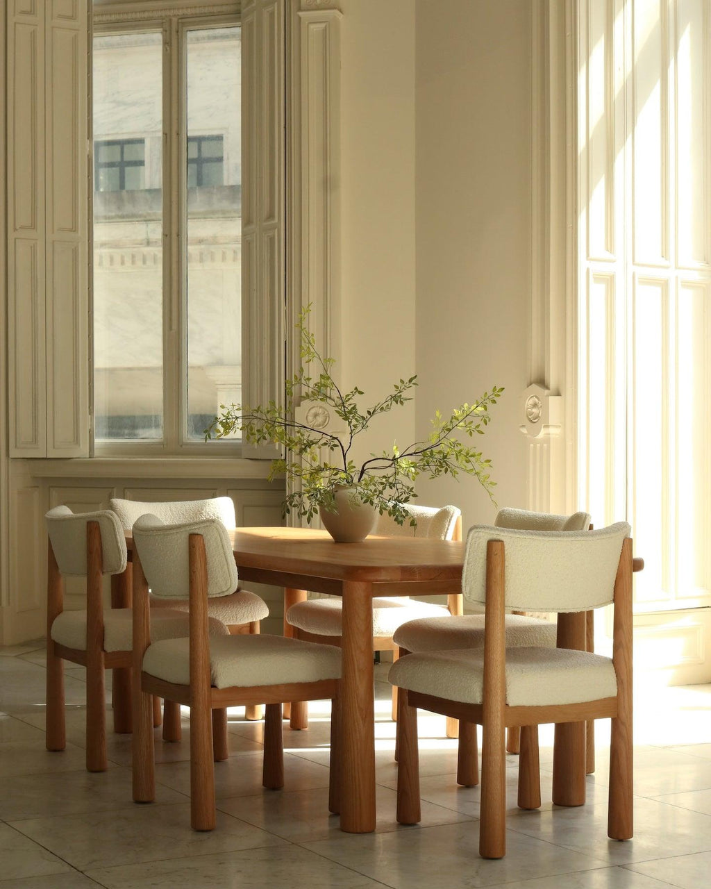 Esstisch "Warm Oak" aus massiver weißer Eiche, rechteckig
